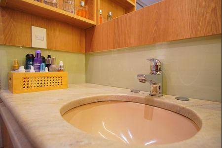 Apartamento à venda com 110m², 2 quartos e 2 vagasBanheiro suíte