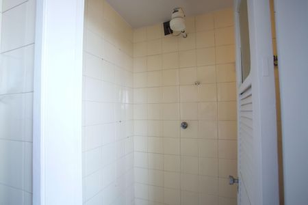 Apartamento à venda com 94m², 2 quartos e 1 vaga Apartamento à venda com 94m², 2 quartos e 1 vagaBanheiro de Serviço