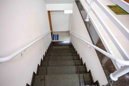 Apartamento à venda com 45m², 2 quartos e 1 vagaEscada