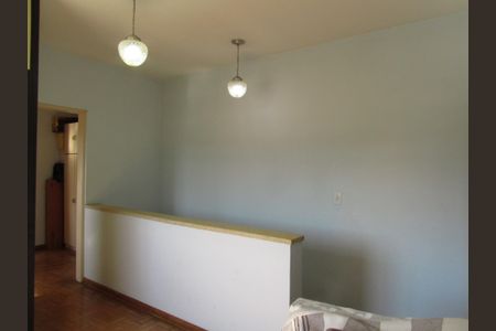 Casa à venda com 189m², 2 quartos e 2 vagasHall dos cômodos superiores