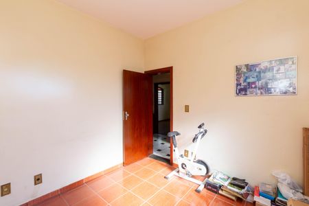 Casa à venda com 357m², 6 quartos e 4 vagas Casa à venda com 357m², 6 quartos e 4 vagasQuarto 2