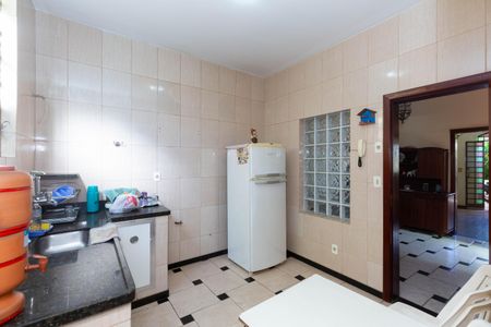 Casa à venda com 357m², 6 quartos e 4 vagas Casa à venda com 357m², 6 quartos e 4 vagasCozinha