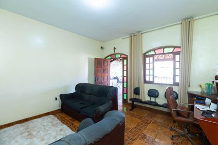 Casa à venda com 357m², 6 quartos e 4 vagas Casa à venda com 357m², 6 quartos e 4 vagasSala