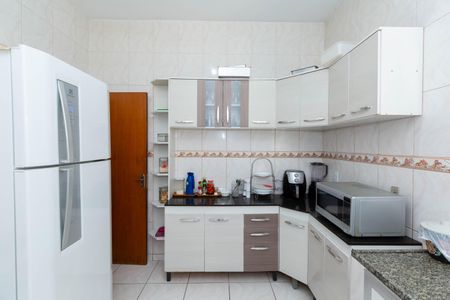 Casa à venda com 357m², 6 quartos e 4 vagas Casa à venda com 357m², 6 quartos e 4 vagasCozinha
