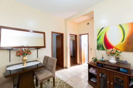 Casa à venda com 357m², 6 quartos e 4 vagas Casa à venda com 357m², 6 quartos e 4 vagasSala