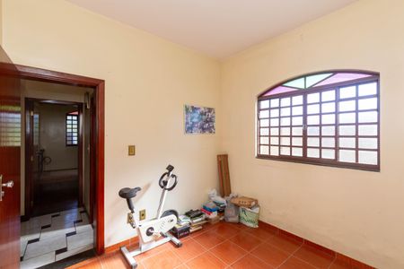 Casa à venda com 357m², 6 quartos e 4 vagas Casa à venda com 357m², 6 quartos e 4 vagasQuarto 2