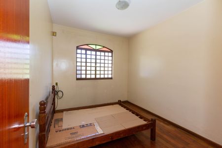 Casa à venda com 357m², 6 quartos e 4 vagas Casa à venda com 357m², 6 quartos e 4 vagasQuarto