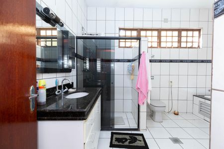 Casa à venda com 357m², 6 quartos e 4 vagas Casa à venda com 357m², 6 quartos e 4 vagasBanheiro /Suite