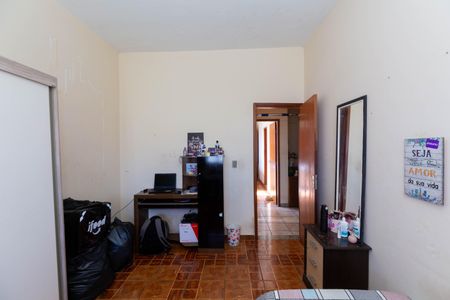 Casa à venda com 357m², 6 quartos e 4 vagas Casa à venda com 357m², 6 quartos e 4 vagasQuarto 4