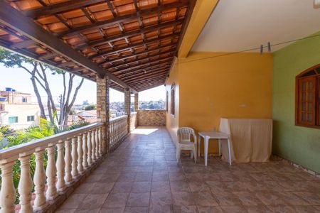 Casa à venda com 357m², 6 quartos e 4 vagas Casa à venda com 357m², 6 quartos e 4 vagasÁrea comum