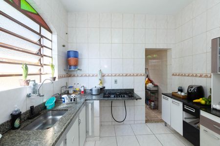 Casa à venda com 357m², 6 quartos e 4 vagas Casa à venda com 357m², 6 quartos e 4 vagasCozinha