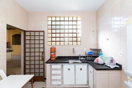 Casa à venda com 357m², 6 quartos e 4 vagas Casa à venda com 357m², 6 quartos e 4 vagasCozinha