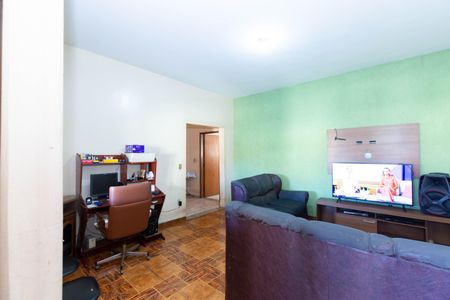 Casa à venda com 357m², 6 quartos e 4 vagas Casa à venda com 357m², 6 quartos e 4 vagasSala