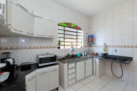 Casa à venda com 357m², 6 quartos e 4 vagas Casa à venda com 357m², 6 quartos e 4 vagasCozinha