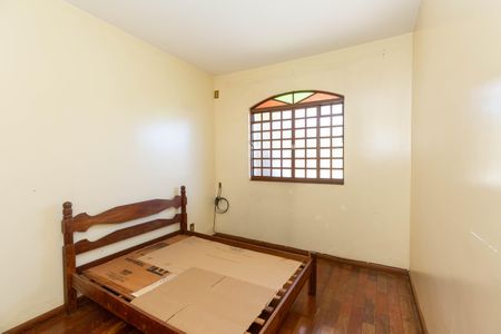 Casa à venda com 357m², 6 quartos e 4 vagas Casa à venda com 357m², 6 quartos e 4 vagasQuarto