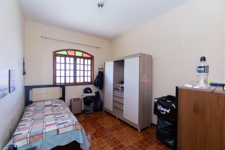 Casa à venda com 357m², 6 quartos e 4 vagas Casa à venda com 357m², 6 quartos e 4 vagasQuarto 4