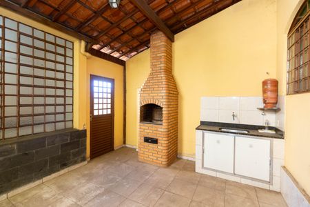 Casa à venda com 357m², 6 quartos e 4 vagas Casa à venda com 357m², 6 quartos e 4 vagasEspaço Gourmet