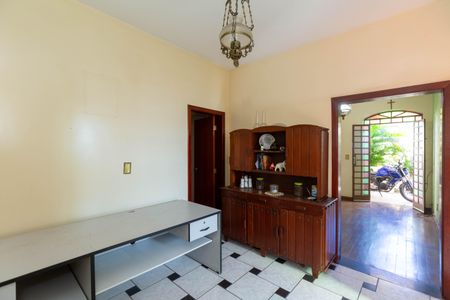 Casa à venda com 357m², 6 quartos e 4 vagas Casa à venda com 357m², 6 quartos e 4 vagasSala