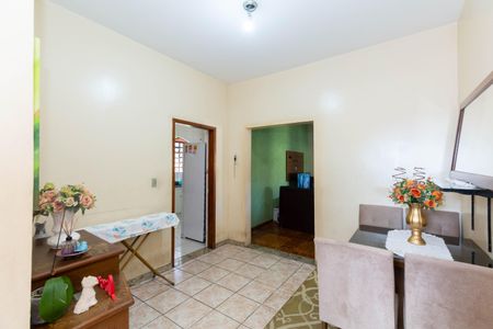 Casa à venda com 357m², 6 quartos e 4 vagas Casa à venda com 357m², 6 quartos e 4 vagasSala