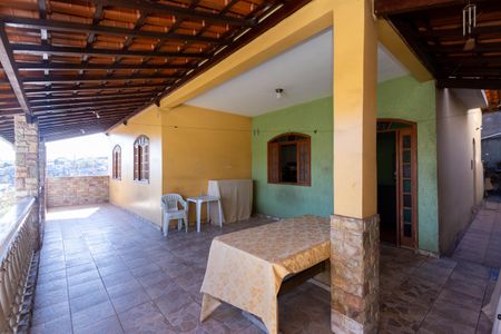 Casa à venda com 357m², 6 quartos e 4 vagas Casa à venda com 357m², 6 quartos e 4 vagasÁrea comum