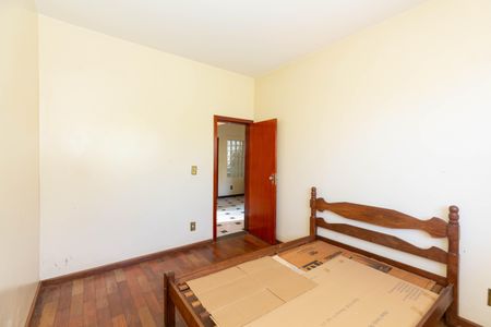 Casa à venda com 357m², 6 quartos e 4 vagas Casa à venda com 357m², 6 quartos e 4 vagasQuarto