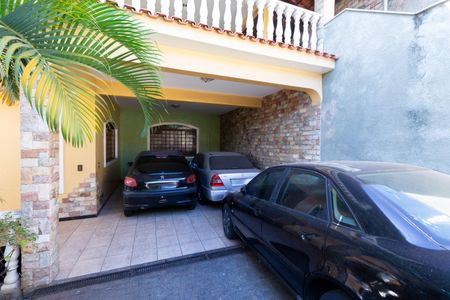 Casa à venda com 357m², 6 quartos e 4 vagas Casa à venda com 357m², 6 quartos e 4 vagasGaragem