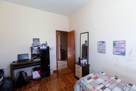 Casa à venda com 357m², 6 quartos e 4 vagas Casa à venda com 357m², 6 quartos e 4 vagasQuarto 4