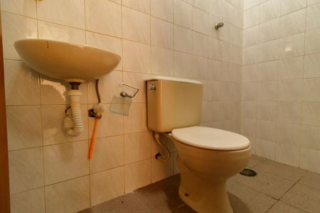 Casa à venda com 156m², 3 quartos e 4 vagas Casa à venda com 156m², 3 quartos e 4 vagasBanheiro de serviço