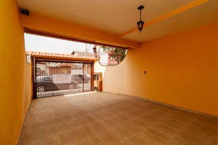 Casa à venda com 156m², 3 quartos e 4 vagas Casa à venda com 156m², 3 quartos e 4 vagasGaragem