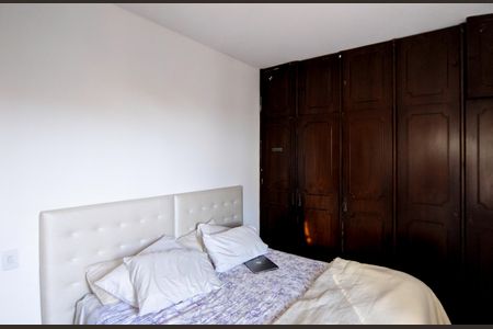 Casa à venda com 500m², 5 quartos e 4 vagas Casa à venda com 500m², 5 quartos e 4 vagasQuarto 4