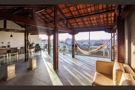 Casa à venda com 500m², 5 quartos e 4 vagas Casa à venda com 500m², 5 quartos e 4 vagasCobertura