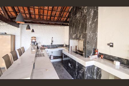 Casa à venda com 500m², 5 quartos e 4 vagas Casa à venda com 500m², 5 quartos e 4 vagasCobertura