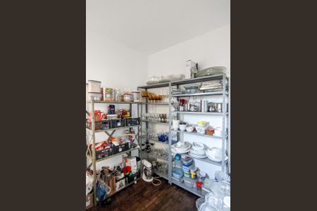 Casa à venda com 500m², 5 quartos e 4 vagas Casa à venda com 500m², 5 quartos e 4 vagasDespensa