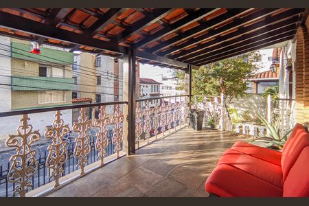 Casa à venda com 500m², 5 quartos e 4 vagas Casa à venda com 500m², 5 quartos e 4 vagasVaranda da Casa