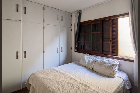 Casa à venda com 500m², 5 quartos e 4 vagas Casa à venda com 500m², 5 quartos e 4 vagasQuarto 5