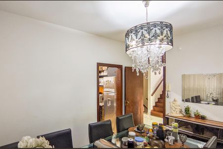 Casa à venda com 500m², 5 quartos e 4 vagas Casa à venda com 500m², 5 quartos e 4 vagasSala de Jantar