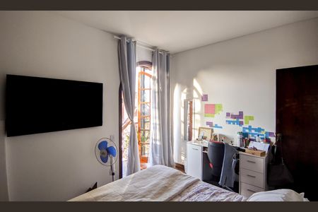 Casa à venda com 500m², 5 quartos e 4 vagas Casa à venda com 500m², 5 quartos e 4 vagasQuarto 4