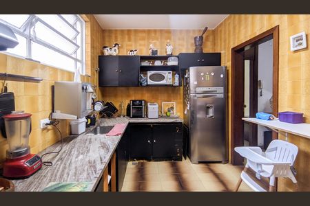 Casa à venda com 500m², 5 quartos e 4 vagas Casa à venda com 500m², 5 quartos e 4 vagasCozinha