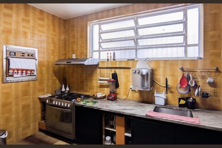 Casa à venda com 500m², 5 quartos e 4 vagas Casa à venda com 500m², 5 quartos e 4 vagasCozinha