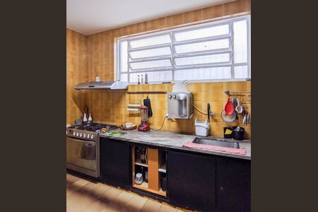 Casa à venda com 500m², 5 quartos e 4 vagas Casa à venda com 500m², 5 quartos e 4 vagasCozinha