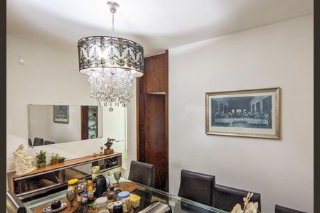 Casa à venda com 500m², 5 quartos e 4 vagas Casa à venda com 500m², 5 quartos e 4 vagasSala de Jantar