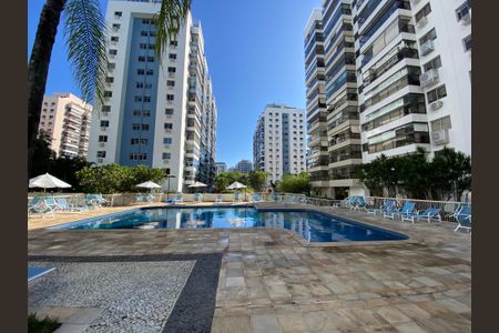 Apartamento para alugar com 80m², 2 quartos e 2 vagas Apartamento para alugar com 80m², 2 quartos e 2 vagasÁrea comum - Piscina