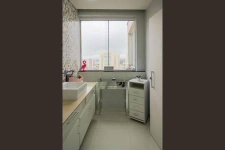 Apartamento à venda com 143m², 4 quartos e 1 vaga Apartamento à venda com 143m², 4 quartos e 1 vagaBanheiro Suíte 1