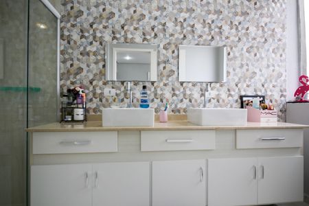 Apartamento à venda com 143m², 4 quartos e 1 vaga Apartamento à venda com 143m², 4 quartos e 1 vagaBanheiro Suíte 1