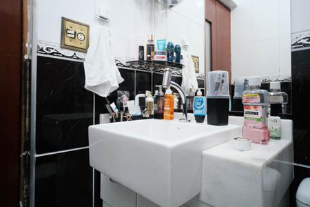 Casa à venda com 100m², 3 quartos e 2 vagasBanheiro da Suíte