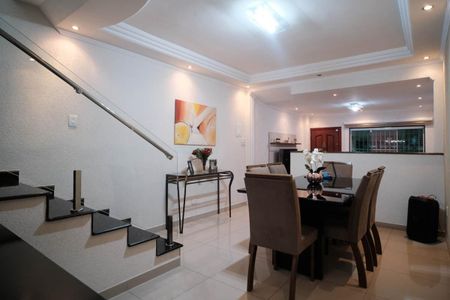 Casa à venda com 100m², 3 quartos e 2 vagasSala