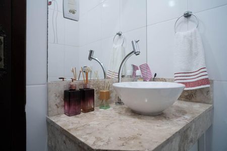 Casa à venda com 100m², 3 quartos e 2 vagasBanheiro