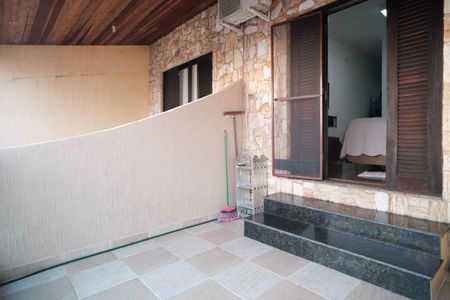 Casa à venda com 100m², 3 quartos e 2 vagasSuíte