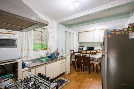 Casa à venda com 175m², 3 quartos e 2 vagas Casa à venda com 175m², 3 quartos e 2 vagasCozinha