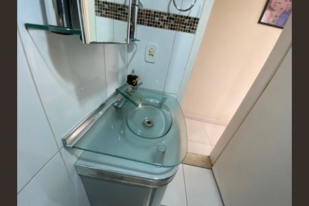 Apartamento à venda com 65m², 2 quartos e 1 vaga Apartamento à venda com 65m², 2 quartos e 1 vagaBanheiro Social